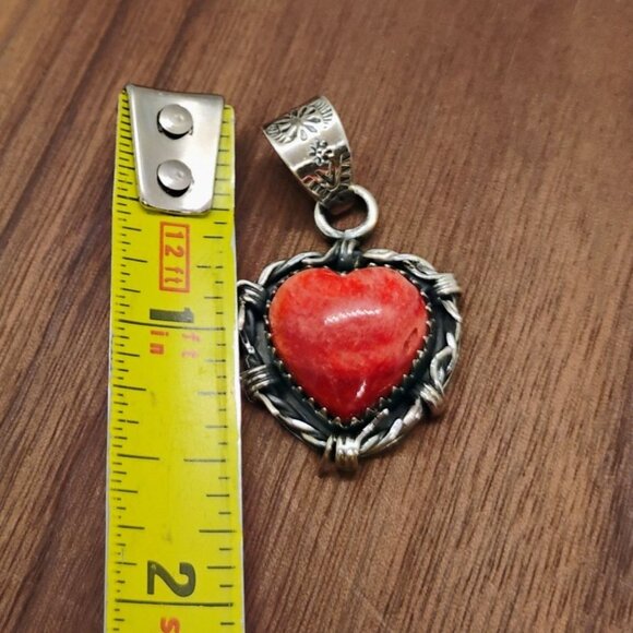 Southwest Orange Red Spiny Oyster Heart Pendant Sterling Silver Barb Wire - Picture 2 of 5